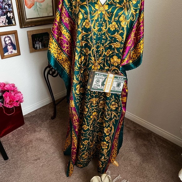 Vanessa Green & Gold Caftan by  Winlar - Picture 5 of 7